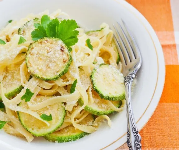 Cukkini széles metélttel