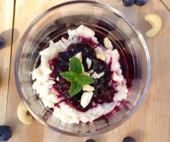 Szedres-áfonyás kókusztejes tejberizs