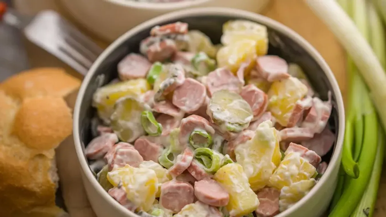 Virslis-újhagymás burgonyasaláta recept