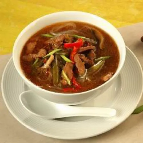 Szójás sertésraguleves