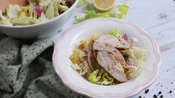 Kínaikel saláta csirkehússal