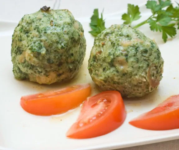 Medvehagymás zsemlegombóc