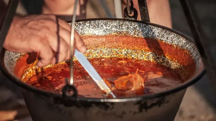 Bodag, pörkölt, édes túrós – A legjobb roma ételek, amiket otthon is elkészíthetsz