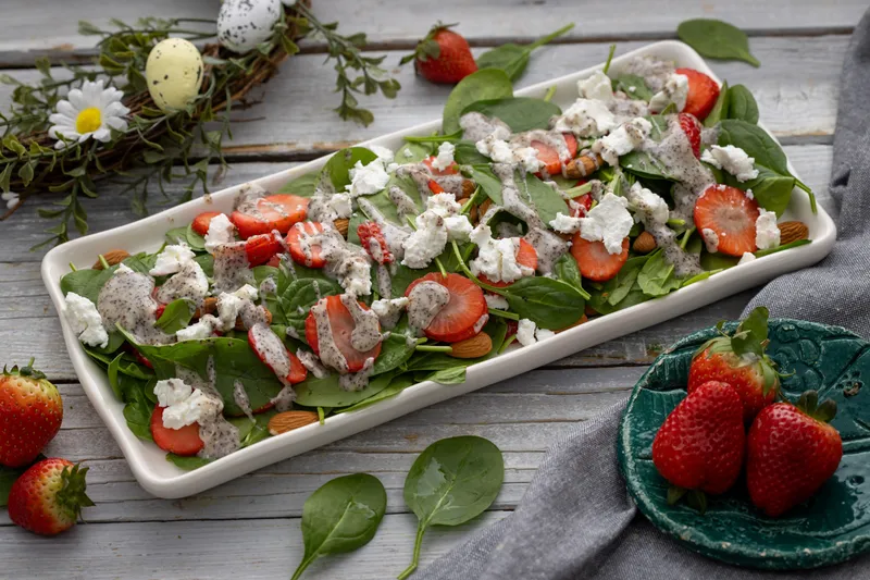 Epres spenótsaláta mákos öntettel