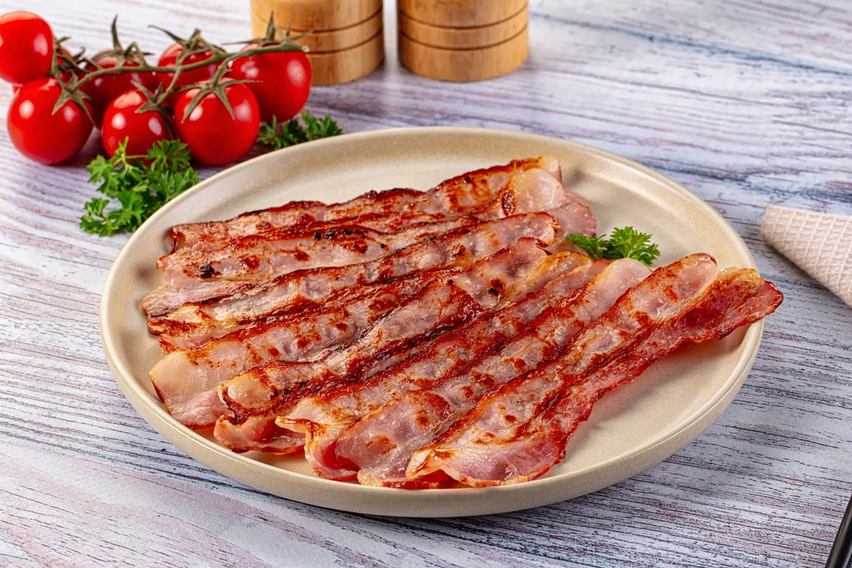 A bacon akkor lesz igazán tökéletes, ha nem forró serpenyőben kezdjük el sütni.