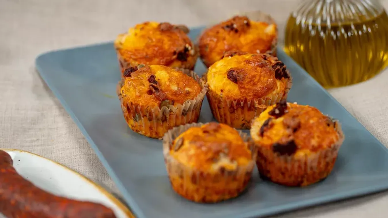 Gluténmentes sajtos-kolbászos muffin 