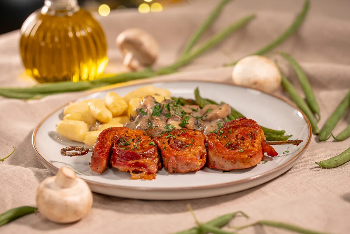 Gluténmentes gnocchi baconos szűzérmével