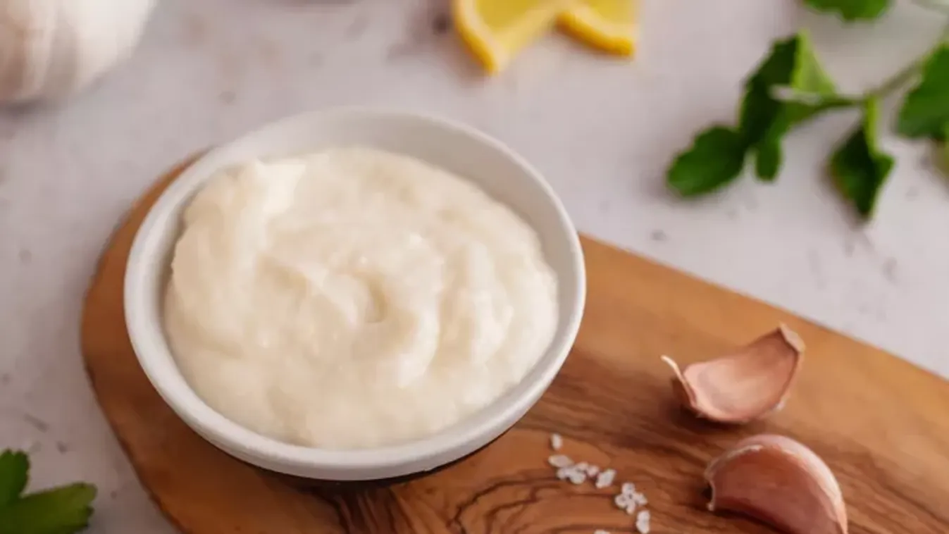 Fokhagymakrém (libanoni toum) recept
