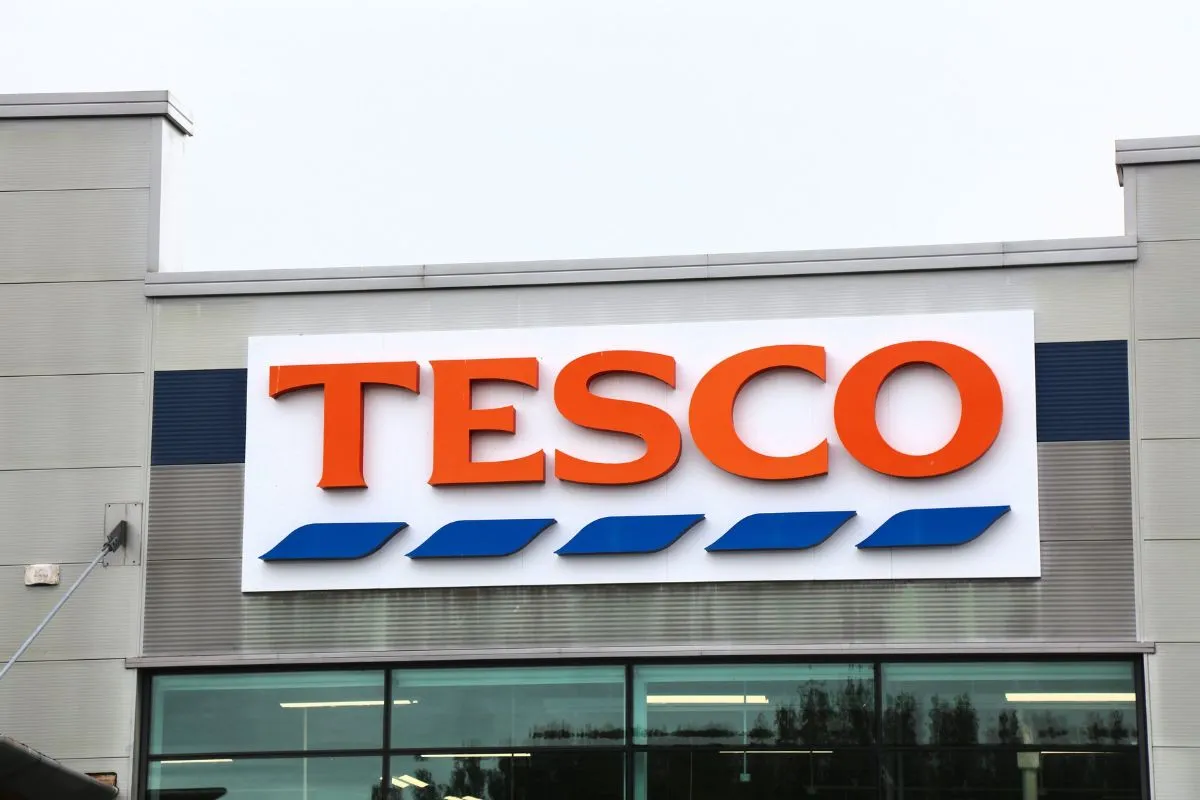 Bezárja két üzletét a Tesco
