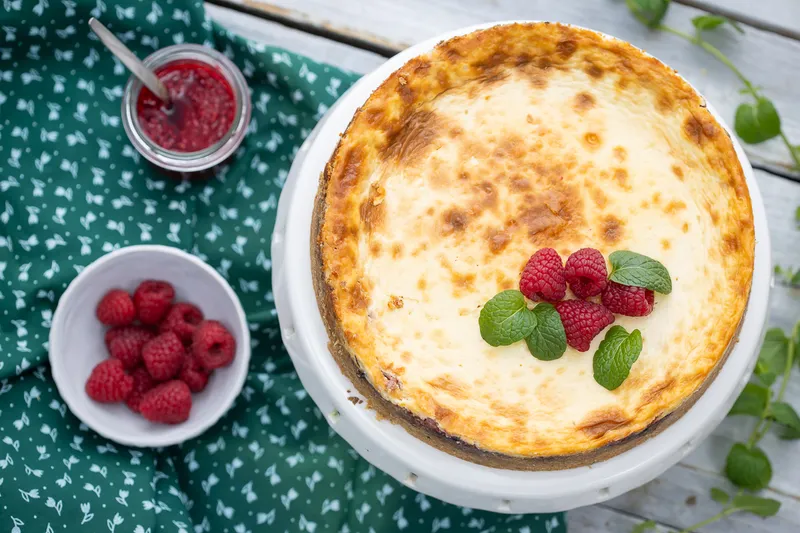 Málnás sajttorta mogyorós alappal