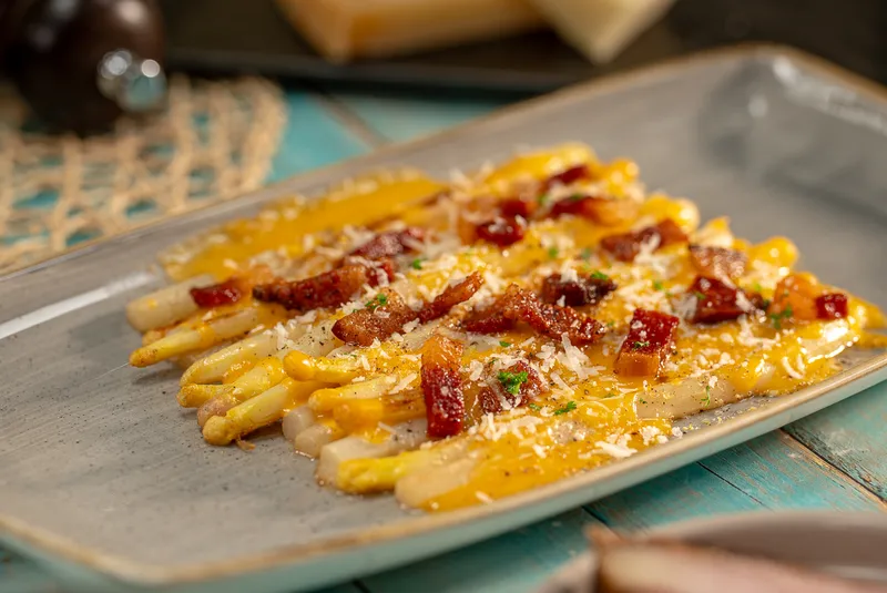 Fehér spárga carbonara szósszal