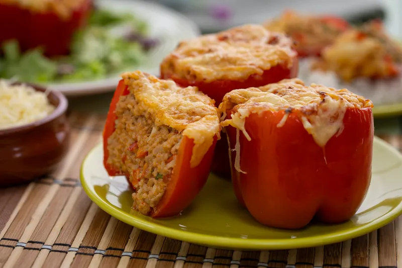 Darált húsos raguval töltött kaliforniai paprika