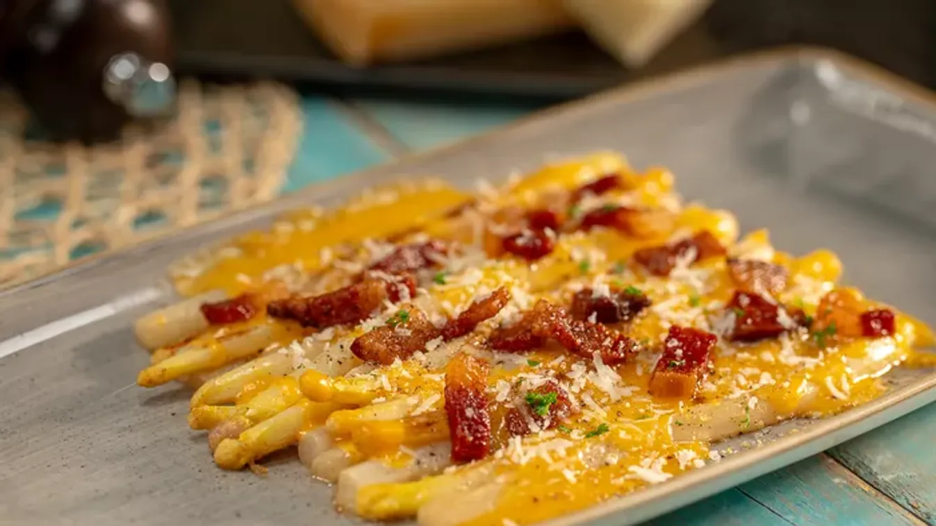 Fehér spárga carbonara szósszal