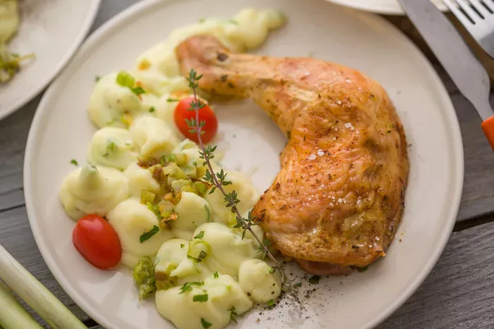 Tökéletes sült csirkecomb újhagymás burgonyapürével recept