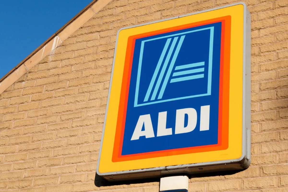 Az Aldi szerint minden vásárlónak ugyanazok az árak járnak