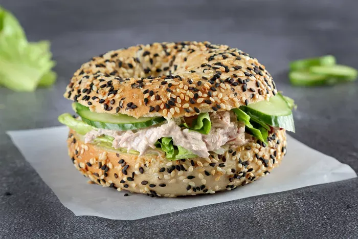 Tonhalas-uborkás szendvics recept