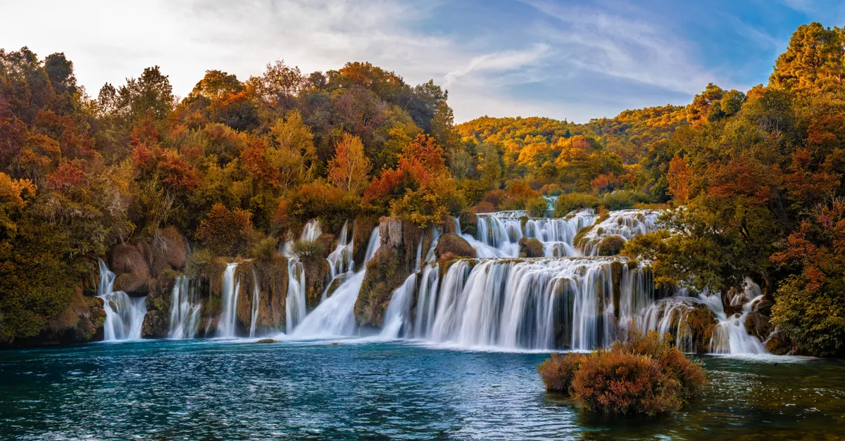 Bosznia-Hercegovinában, Mostar környékén található a Kravice-vízesések lenyűgöző rendszere