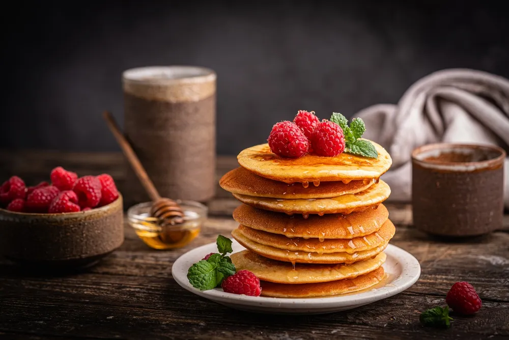 Healthy,Summer,Breakfast,,Homemade,Classic,American,Pancakes,With,Fresh,Berries